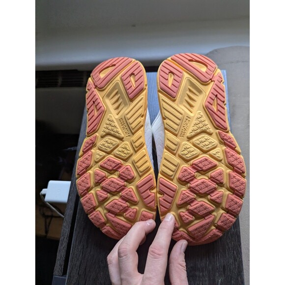 Women's Hoka Arahi 6 Wide Athletic Shoes *Great Condition* Size 8 D Light Gray - Picture 6 of 11